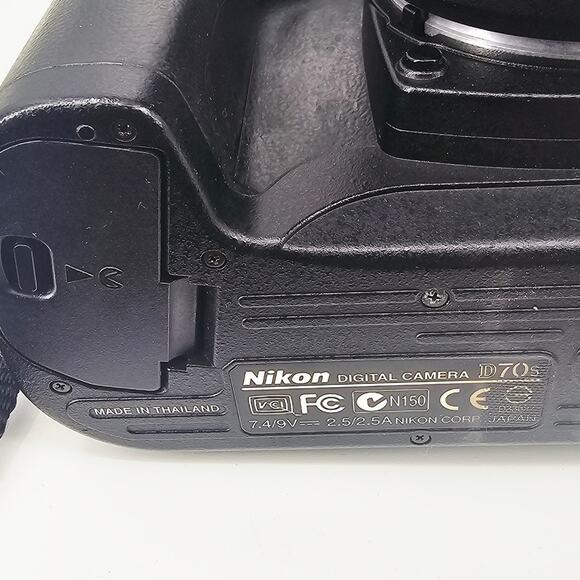 Nikon D70S 6.1MP Digital SLR Camera Kit 18-70mm Nikkor 4-5.6/70-300 TESTED - Picture 11 of 16